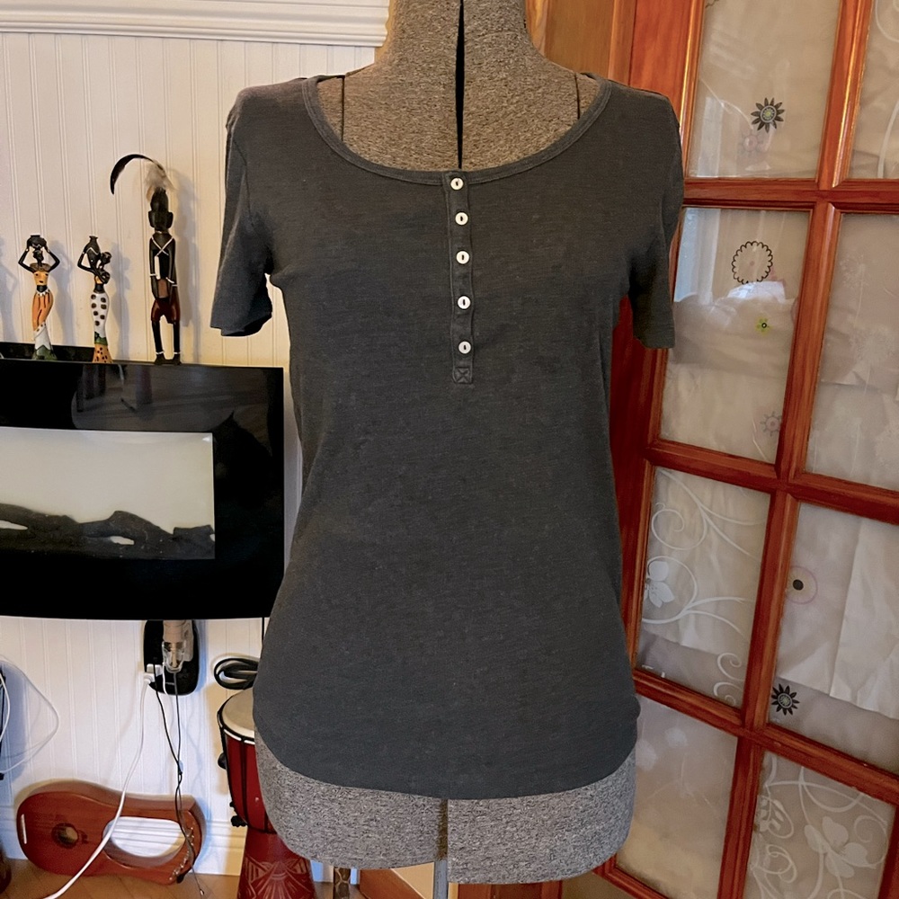Gray short sleeve top Sz L
